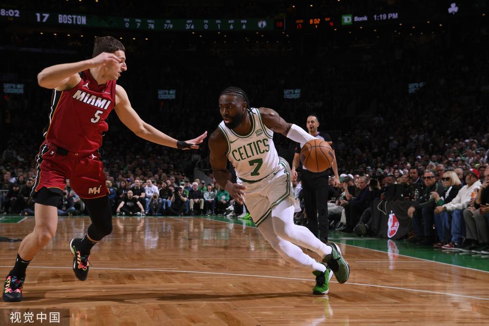 现代篮球发 现代篮球发