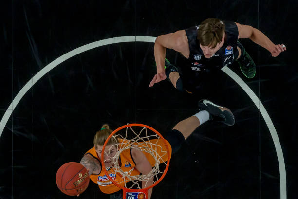 几位年轻小 几位年轻小